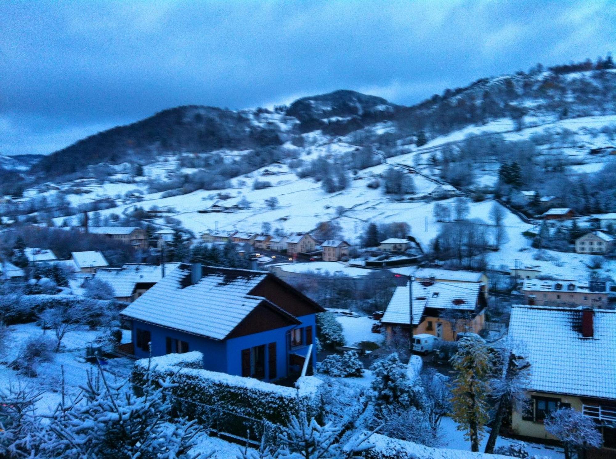 Appartement Cosy A Cornimont 30 M² Avec Terrasse Et Vue Montagne Buitenkant foto