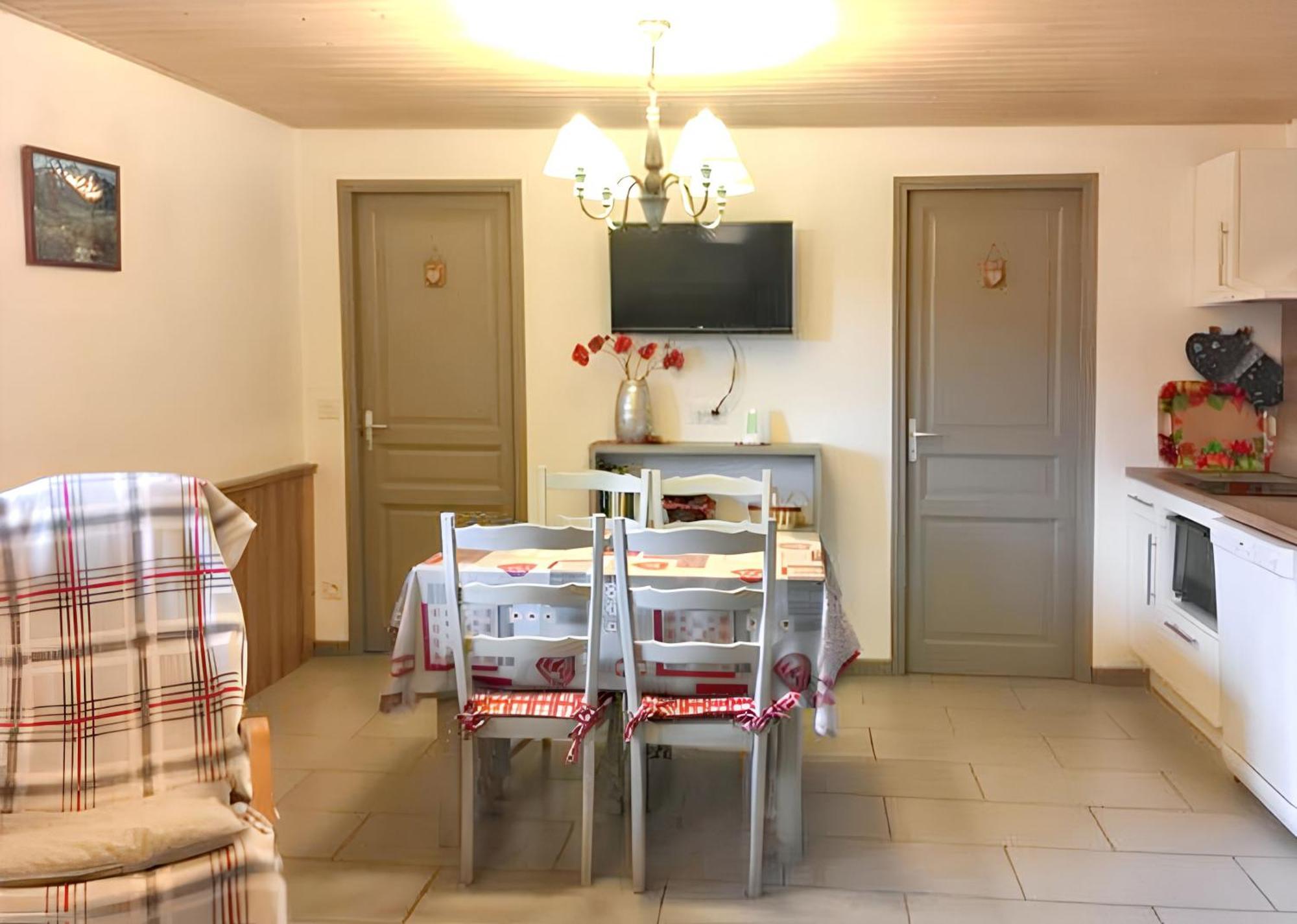 Appartement Cosy A Cornimont 30 M² Avec Terrasse Et Vue Montagne Buitenkant foto